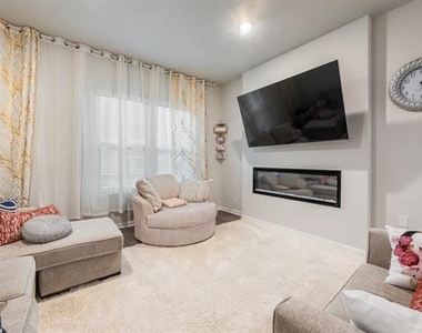 4525 Ward Street - Photo Thumbnail 4