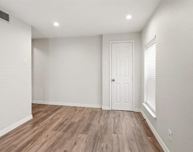 7354 Walling Lane - Photo Thumbnail 18