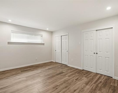 7354 Walling Lane - Photo Thumbnail 12