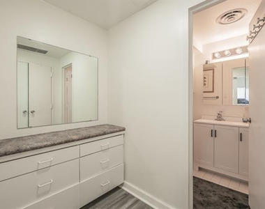 6211 W Northwest Highway - Photo Thumbnail 7