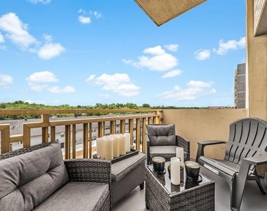 6211 W Northwest Highway - Photo Thumbnail 10