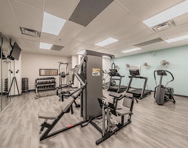 6211 W Northwest Highway - Photo Thumbnail 17