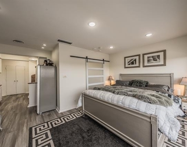6211 W Northwest Highway - Photo Thumbnail 3