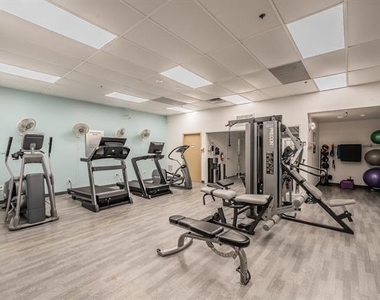6211 W Northwest Highway - Photo Thumbnail 16