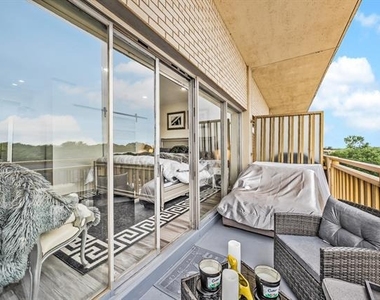 6211 W Northwest Highway - Photo Thumbnail 12