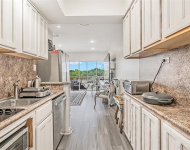 6211 W Northwest Highway - Photo Thumbnail 6