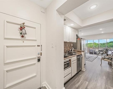 6211 W Northwest Highway - Photo Thumbnail 4