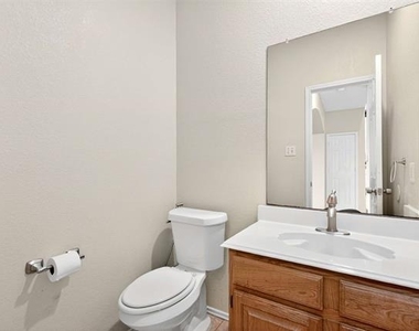 2124 Newport Drive - Photo Thumbnail 15