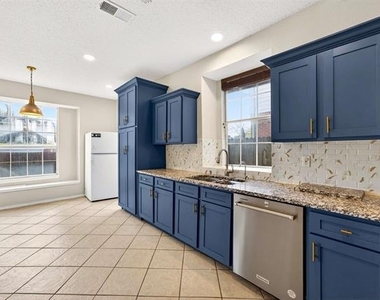 2124 Newport Drive - Photo Thumbnail 11