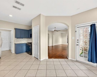2124 Newport Drive - Photo Thumbnail 10