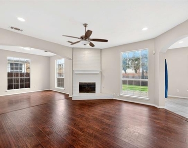 2124 Newport Drive - Photo Thumbnail 4