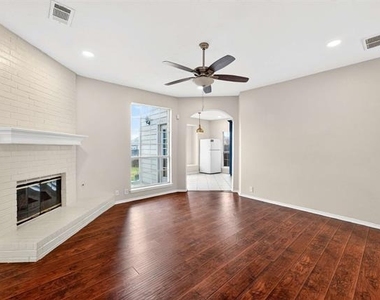 2124 Newport Drive - Photo Thumbnail 3