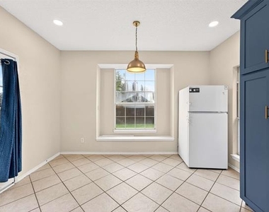 2124 Newport Drive - Photo Thumbnail 14