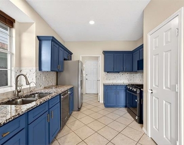 2124 Newport Drive - Photo Thumbnail 9