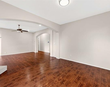 2124 Newport Drive - Photo Thumbnail 7