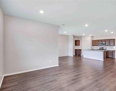 110 Real Quiet Lane - Photo Thumbnail 3