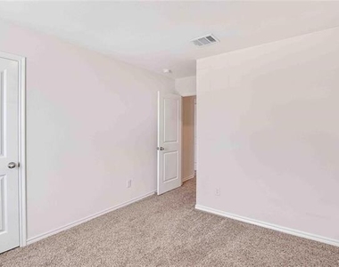 110 Real Quiet Lane - Photo Thumbnail 15