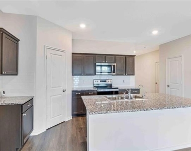 110 Real Quiet Lane - Photo Thumbnail 8