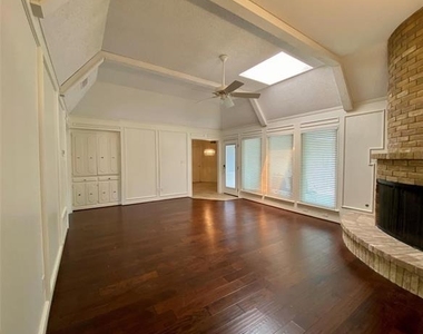 909 Hillsdale Drive - Photo Thumbnail 10