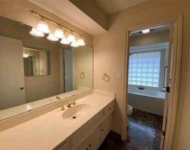 909 Hillsdale Drive - Photo Thumbnail 13