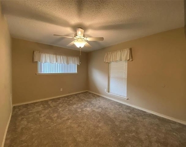 909 Hillsdale Drive - Photo Thumbnail 12