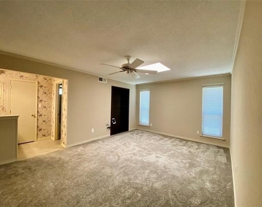 909 Hillsdale Drive - Photo Thumbnail 18