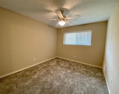 909 Hillsdale Drive - Photo Thumbnail 15