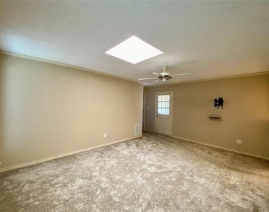 909 Hillsdale Drive - Photo Thumbnail 16