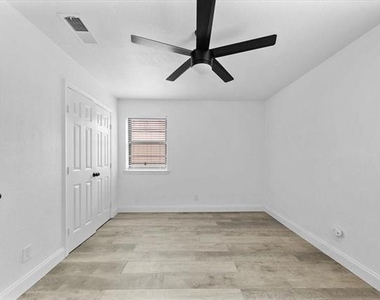 1628 Americana Boulevard - Photo Thumbnail 9