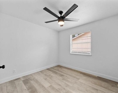 1628 Americana Boulevard - Photo Thumbnail 8