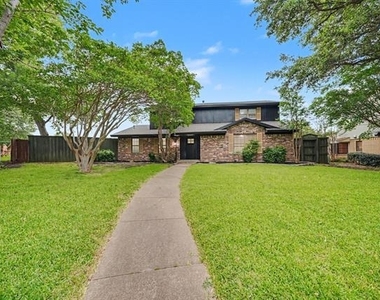 2709 Oak Circle - Photo Thumbnail 1