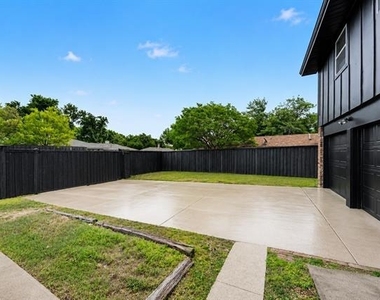 2709 Oak Circle - Photo Thumbnail 4