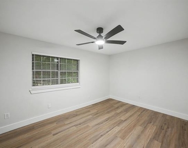 2709 Oak Circle - Photo Thumbnail 18