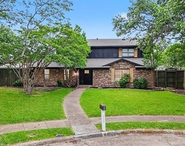 2709 Oak Circle - Photo Thumbnail 8