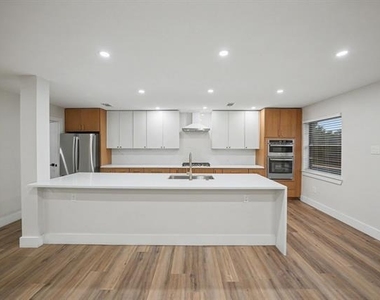 2709 Oak Circle - Photo Thumbnail 11