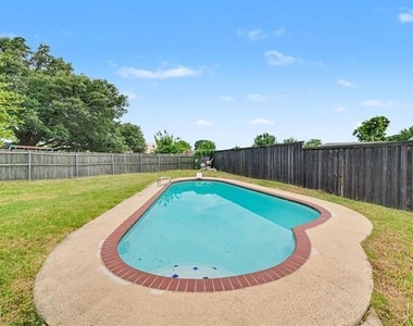 2709 Oak Circle - Photo Thumbnail 25