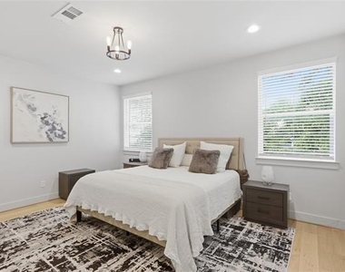 1005 Mount Auburn Avenue - Photo Thumbnail 12