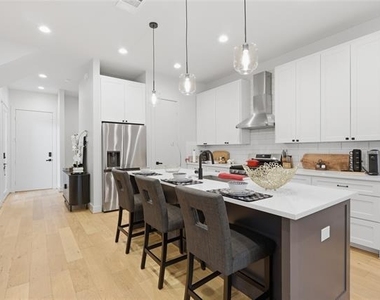 1005 Mount Auburn Avenue - Photo Thumbnail 3