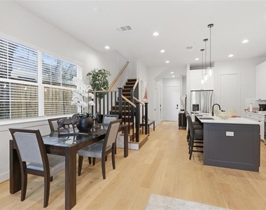 1005 Mount Auburn Avenue - Photo Thumbnail 5