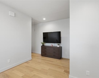 1005 Mount Auburn Avenue - Photo Thumbnail 11