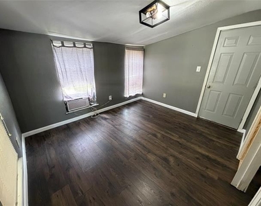806 Tremont Street - Photo Thumbnail 6