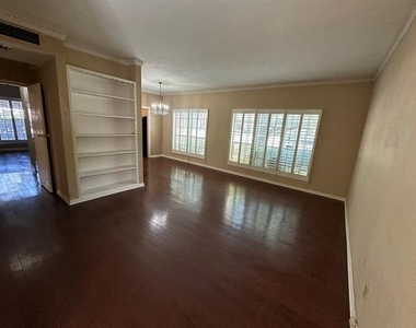 4349 Bellaire Drive S - Photo Thumbnail 2