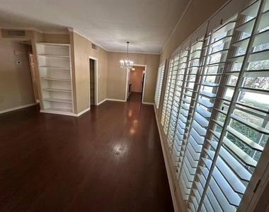 4349 Bellaire Drive S - Photo Thumbnail 4