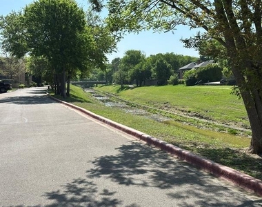 4349 Bellaire Drive S - Photo Thumbnail 16