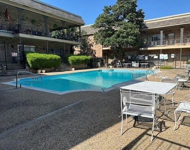 4349 Bellaire Drive S - Photo Thumbnail 15