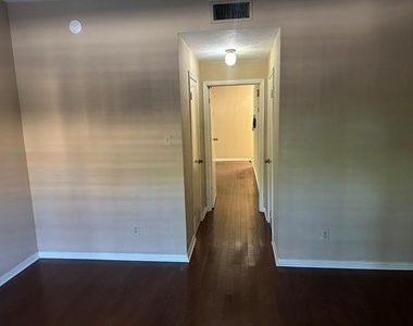 4349 Bellaire Drive S - Photo Thumbnail 11