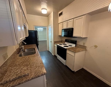 4349 Bellaire Drive S - Photo Thumbnail 3