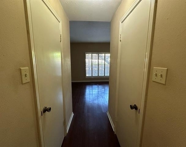 4349 Bellaire Drive S - Photo Thumbnail 7