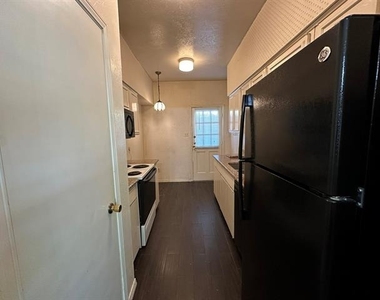 4349 Bellaire Drive S - Photo Thumbnail 6