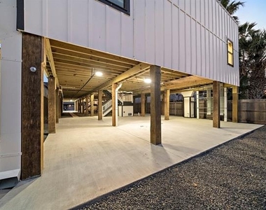 808 Sealy Street - Photo Thumbnail 3